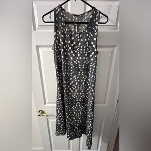 Gray and White Patterned Sleeveless Dress